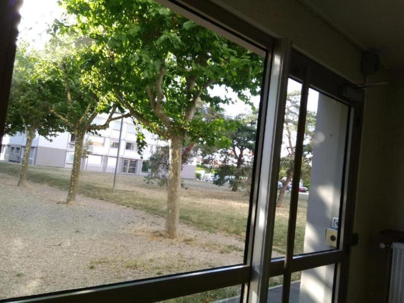 Appartement entier 70m² avec Balcon et Parking en Résidence Fermée Saint-Priest  Extérieur photo